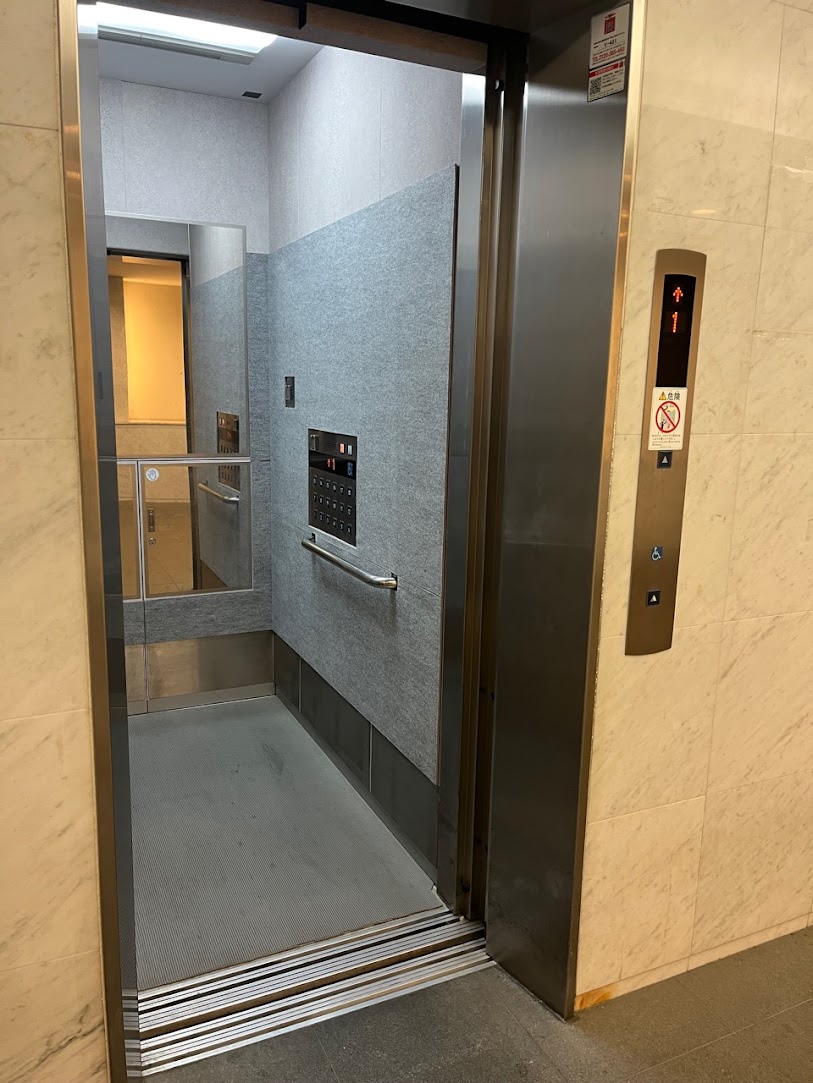 エレベーター内装工事