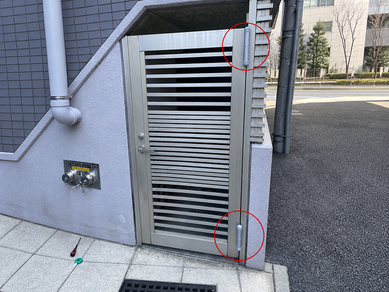 屋外用オートヒンジ交換