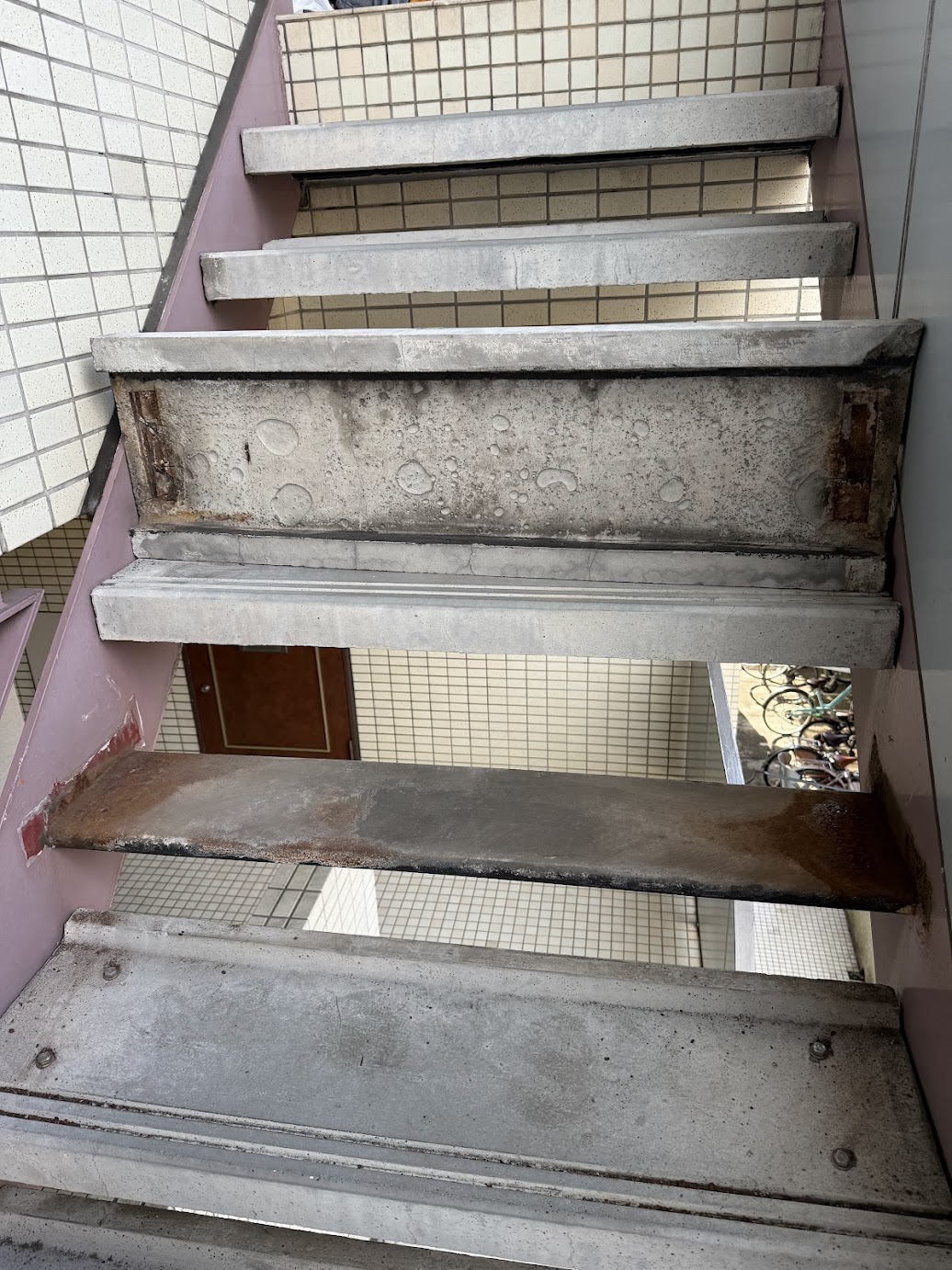 階段踏板再接着