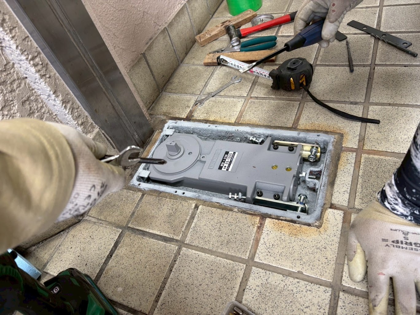 フロアヒンジ交換工事